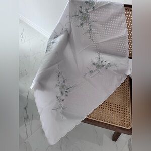 Elegant White Floral Square Tablecloth 31”x 31”